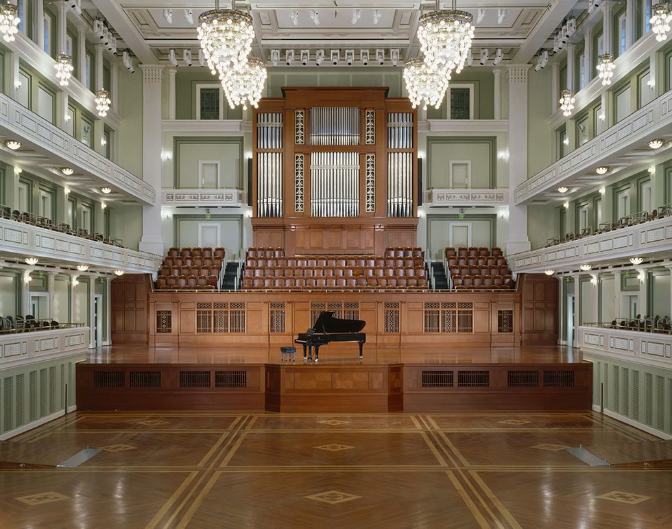 Schermerhorn-Symphony-Hall1concert organ and grand